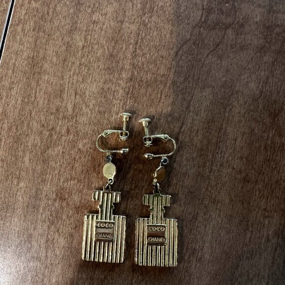 ✨ AUTHENTIC VINTAGE CHANEL "COCO CHANEL" PERFUME BOTTLE DANGLE CLIP EARRINGS ✨ - Picture 1 of 2